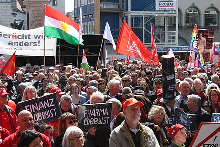 Perayaan May day, Munich, kerumunan