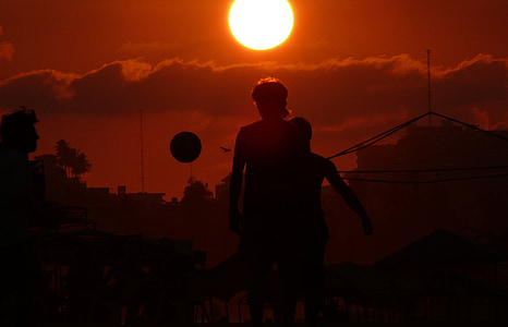 Acapulco, Piłka nożna, Plaża, chłopcy, gra, zachód słońca, Słońce
