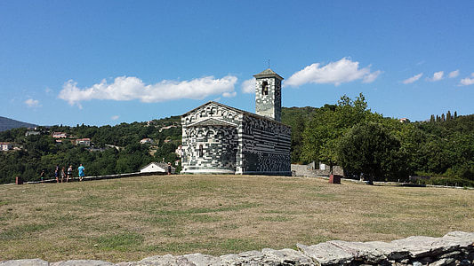 Crkva, steznik, romanički stil