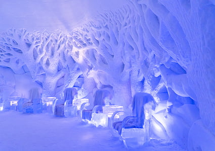 Norveška, Kirkenes, snowhotel, bar, bivalni prostor, ledenih skulptur, turistična atrakcija