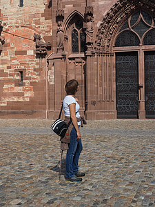 turistinformation, platser av intresse, Att titta, Münster, Basel, Cathedral square, kvinna