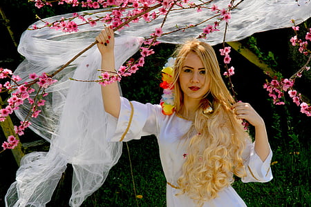 Pige, blond hår, prinsesse, træ, blomster, forår, historie