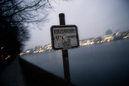 stolpergerfahr, panneaux de signalisation, ville, voyage, eau, hiver, signe