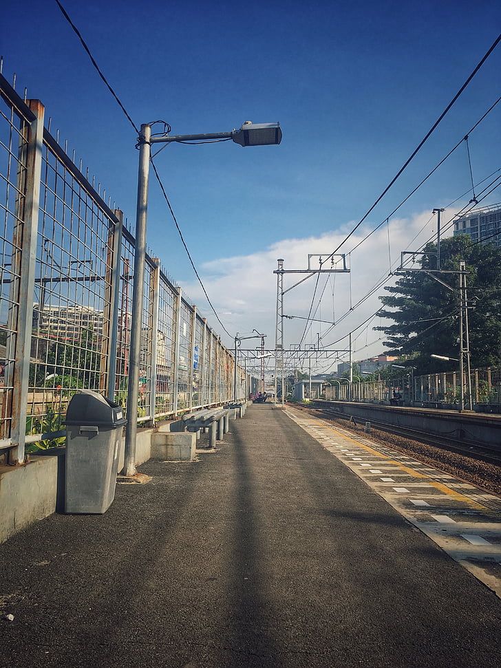 train, line, blank