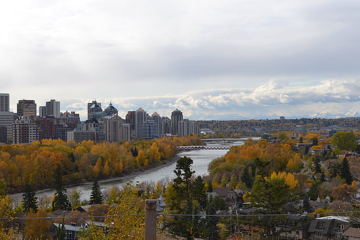 Calgary, montagnes Rocheuses, Canada, rivière, automne, ville, paysage