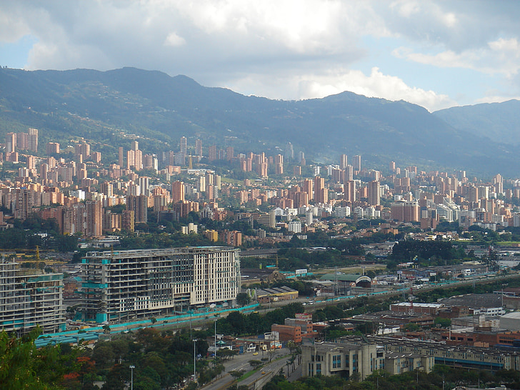 Medeljina, Kolumbija, panorāmas, arhitektūra, siluets, pilsēta, cilvēki un kultūra