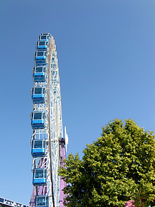 panoramsko kolo Wiener Riesenrad, sejmišče v Valencii, Oktoberfest, folk festival, vožnja, carnies s