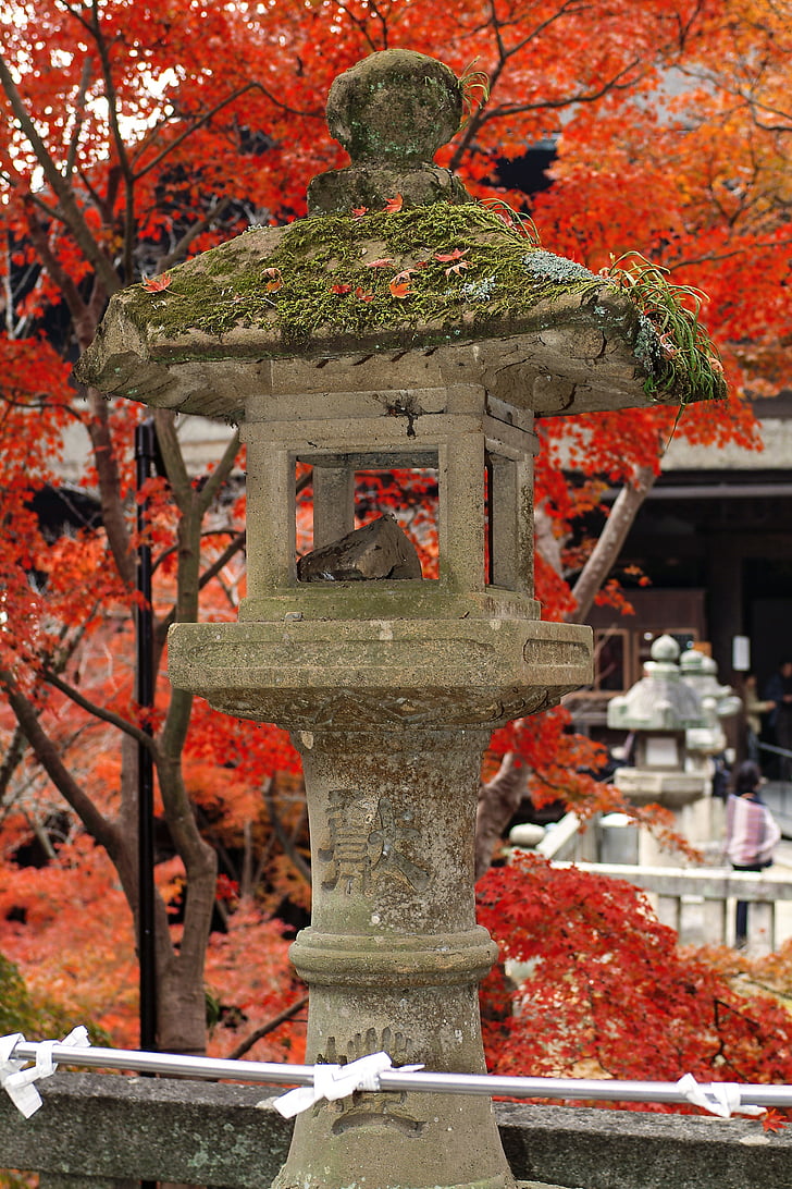 Steinlaterne, Herbst, Japan