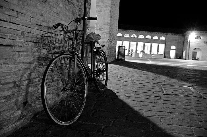 kerékpár, éjszaka, Piazza, árnyék, Senigallia