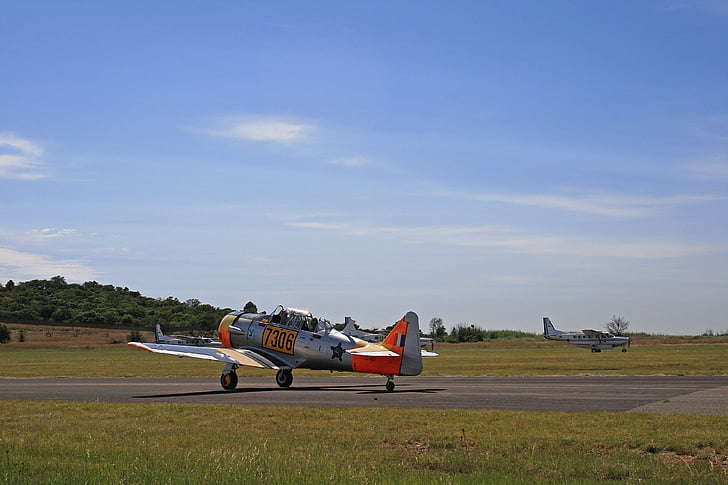 harvard, airplane, aircraft, fixed wing, trainer, taxiing, display flying