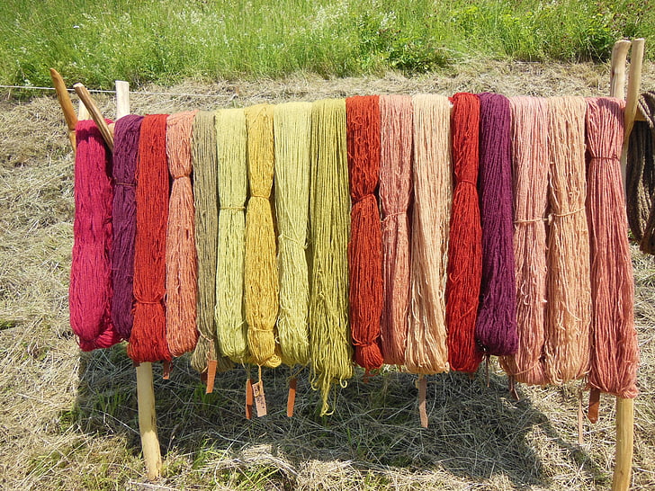 lana, hilado de lana, hilado de la mano, teñido, color completo, matices de color, estante de malla