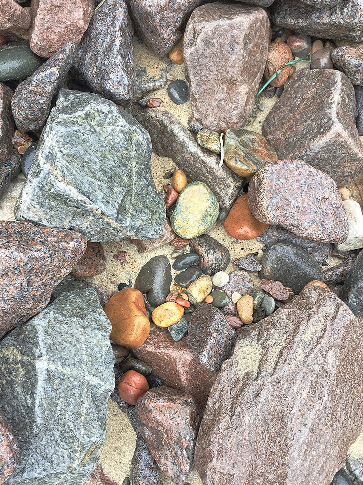 kamni, kamenčki, različnih kamnov