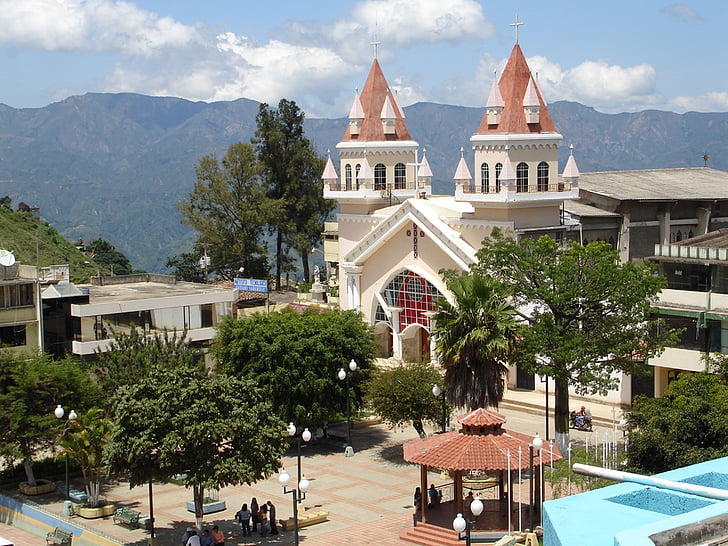 church, central, cariamanga, architecture