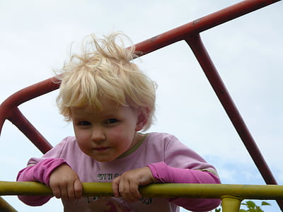 Cô bé, trẻ em, chơi, Sân chơi trẻ em, tóc vàng, klettergerüst, nụ cười