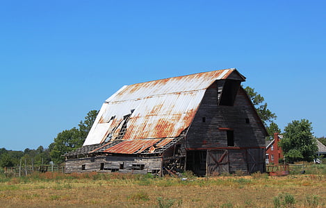 stodola, plechovou strechou, vyblednutiu histórie
