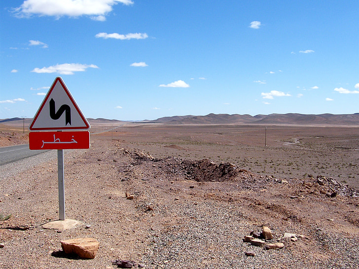 Marokkó, köves sivatagban, közúti, sivatag, utcatábla, vicces