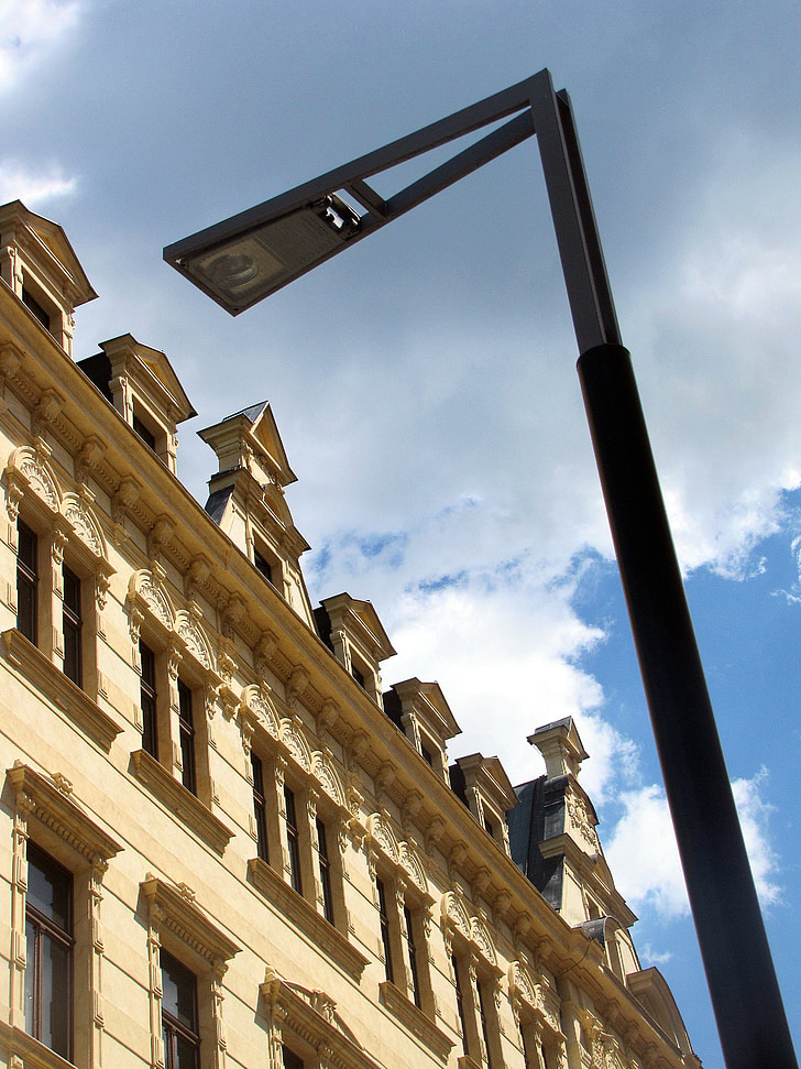 uliční fasády, pouliční lampy, klasicky moderní, kontrast, opozice, Karlsbad, Karlovy vary