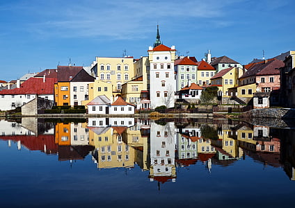 Családi házak, víz, Dél-Csehország, építészet, kék, elmélkedés, nap