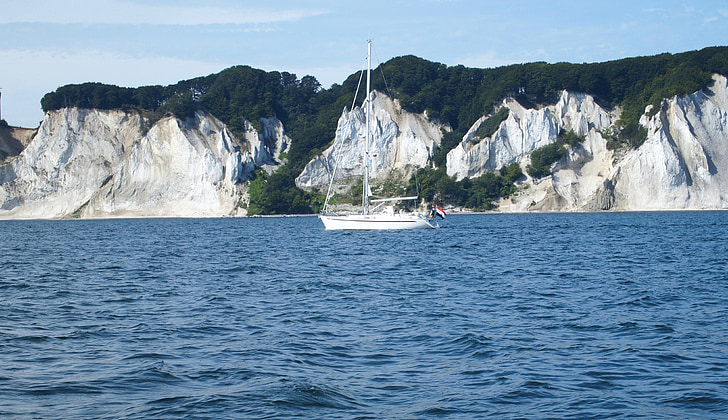 white cliffs, island mön, sailing yacht, mountains, lake, sea, sailing