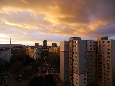 Miasto, chmury, niebo, Bratysława, Słowacja, zachód słońca