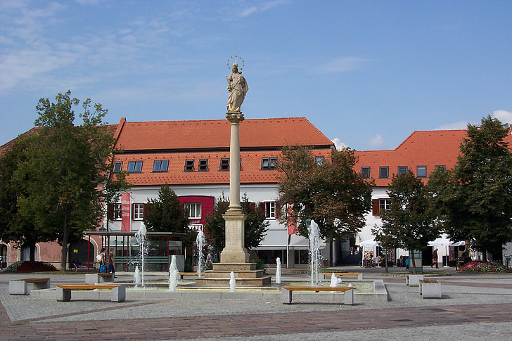 Fürstenfeld, fölöstöm, Estíria, Áustria, cidade, Praça do mercado principal, fonte