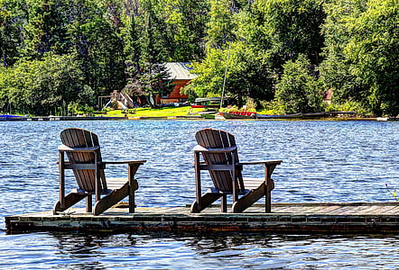 Lago, casa de campo, cadeiras, água, natureza, férias, cabine