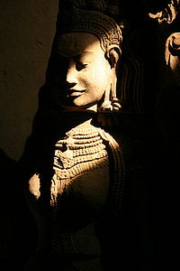 Ангкор-Ват, Церква, богиня