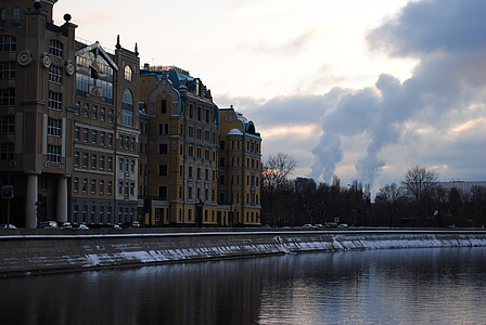 Moskva, Rusko, řeka, voda, modrá obloha, reflexe, mraky