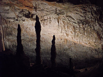 Grotta, Tana del drago, Mallorca, stalagmiti, speleotemi, stalattiti, caverna di stalattite