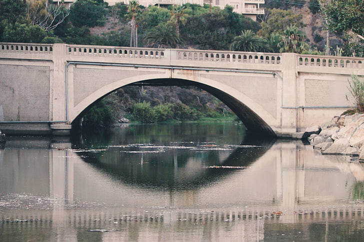 Foto, grå, betong, Bridge, vann, refleciton, refleksjon