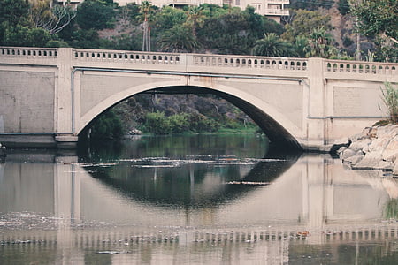 Foto, gris, hormigón, puente, agua, refleciton, reflexión