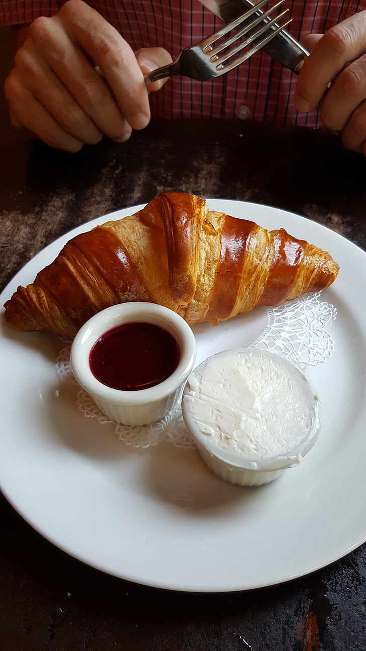 breakfast, croissant, pastry