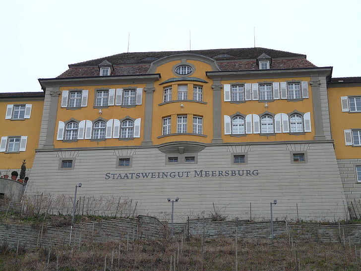 Меерсбург, членка винарна, винарска изба, лозе, сграда, архитектура