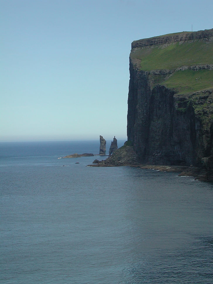 Фарьорски острови, скали, лято
