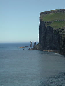 Faeröereilanden, rotsen, zomer