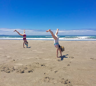Cartwheel, įdomus, paplūdimys, vasaros, aktyvus, laimės, smėlio