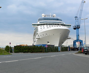 brod, brod za krstarenje, putovanja, odmor, Brodogradilište Meyer, Prvo putovanje, poznata ličnost Ekvinocij