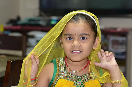 chica, niño, sari, sari, amarillo, indio, mujer