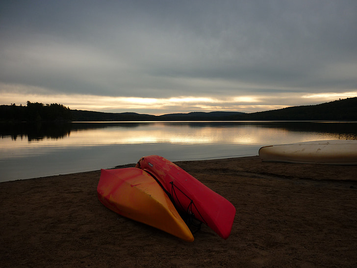 Smaiļošana un kanoe, Kanāda, saulriets, ezers, romantika, rudens, daba