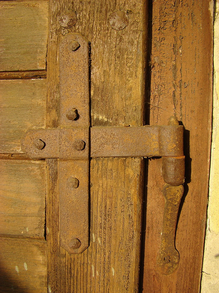 porta de ferro, antiguidade, memória de antigos ofícios