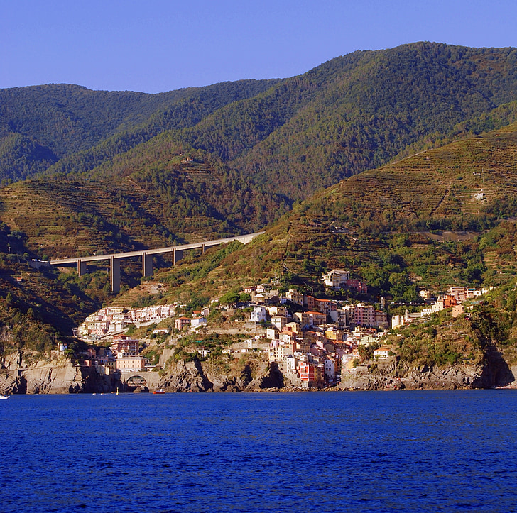 morze, góry, Riomaggiore, Liguria, Włochy, Cinque terre, Kraje basenu Morza Śródziemnego