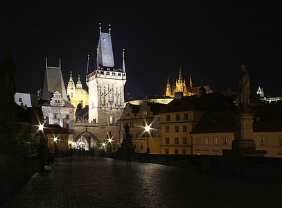 Прага, нощ, кула, мост