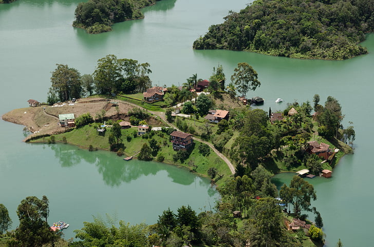 Kolumbie, guatape, jezero, přehrada, ostrovy, cestovní ruch, zajímavá místa