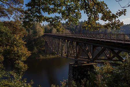 tiltas, prie viaduko, geležinkelio, rudenį, upės