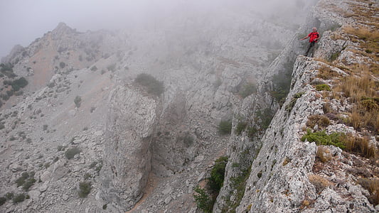hiking, mountains, mountains of alicante, cliffs, cut and cliffs, people, mountain