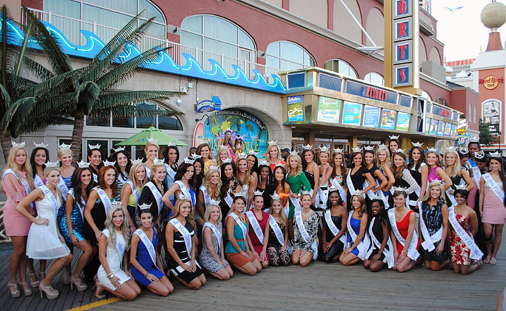 Miss Amerikaanse optocht, deelnemers, deelnemers, competitie, groep, meisjes, aantrekkelijke