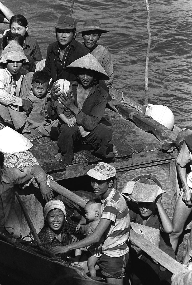 Boat-people, 35 vietnamesische Flüchtlinge, 1982, Fischereifahrzeug, acht Tage im Meer, Rettung, USS Blue ridge