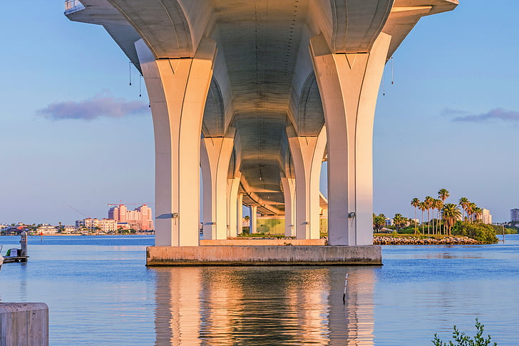 Clearwater memorial híd, Memorial causeway, Clearwater bay, híd fény, Florida, Amerikai Egyesült Államok
