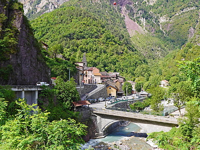 saint-sauveur-sur-tinée, Alpes marítimos, sur de Francia, aldea, puente, Tinée, Río de la montaña