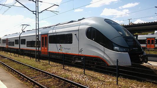 traukinys, Lenkija, geležinkelio, geležinkelis, kelionės, stotis, Lenkų